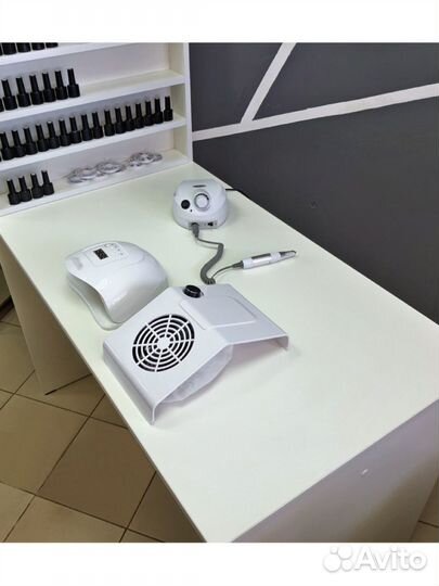 Маникюрный стол