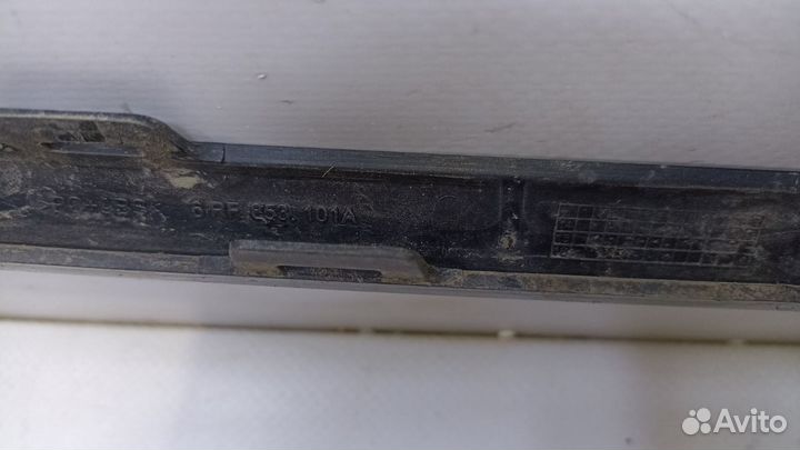 Молдинг решетки радиатора передний Volkswagen Polo