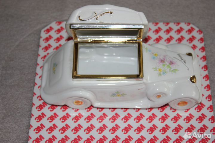 Фарфоровая шкатулка Европа