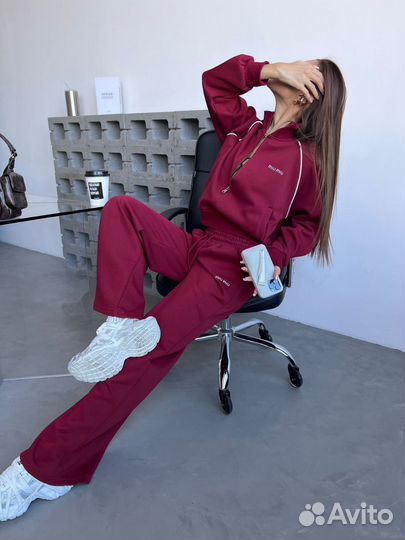 Спортивный костюм женский