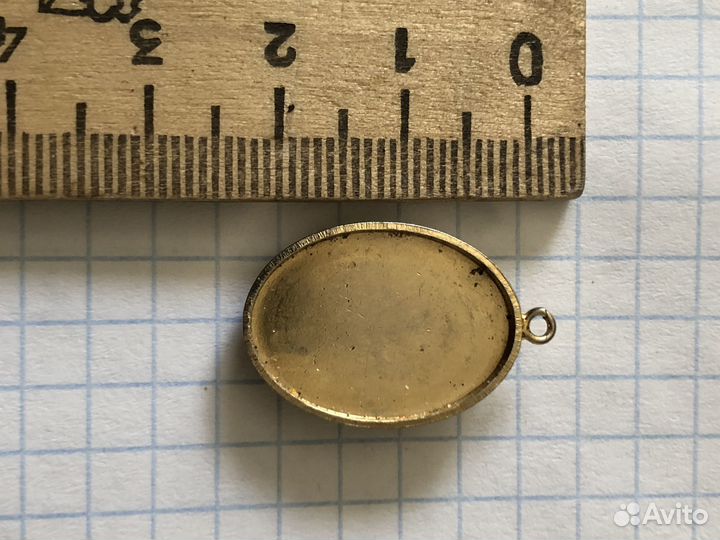 Антикварный кулон, медальон, для фото одна половин