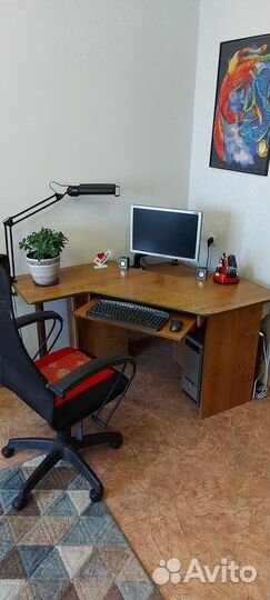 Компьютерный стол