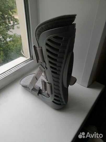 Фиксирующий аппарат на голеностопный сустав