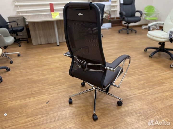 Офисное кресло