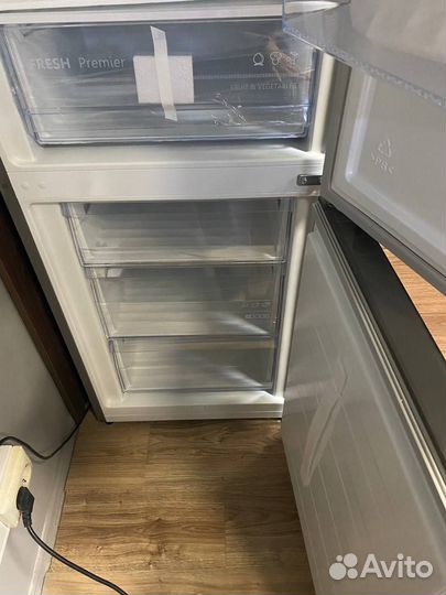 Холодильник lex новый