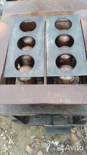 Вибростанок и пластины для изготовления блоков