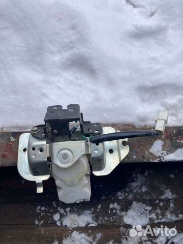 Замок стекла багажника Toyota Highlander II 2013 г