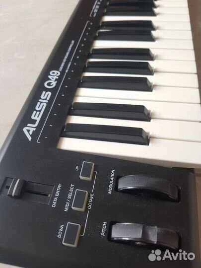 Midi клавиатура Alesis Q49 клавиши обменяю