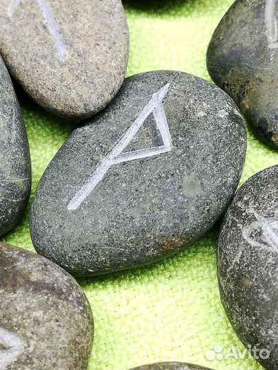 Руны скандинавские из камня