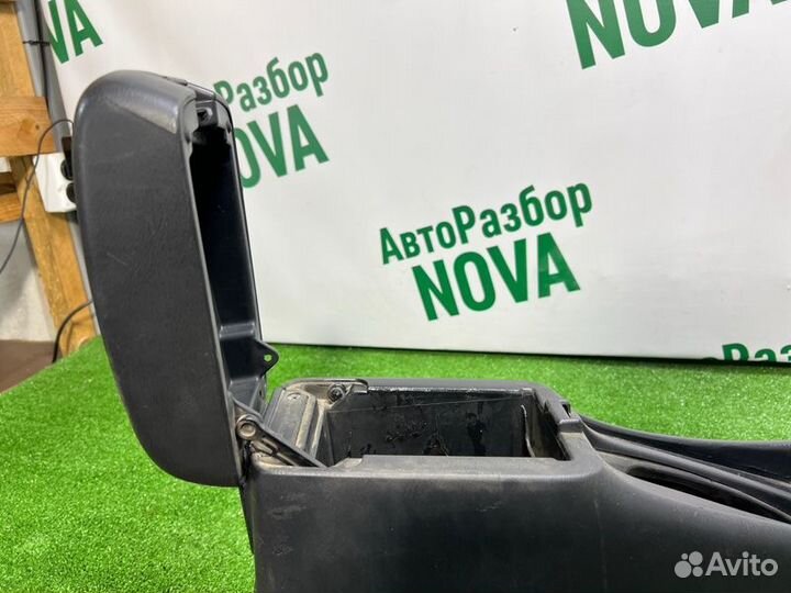 Консоль между сидений Nissan Almera N16 1.5 QG15