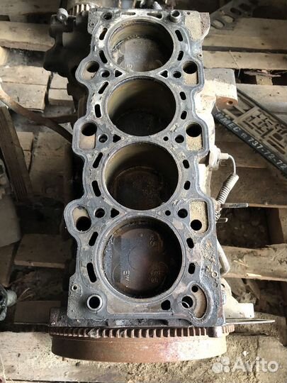 Поршень с шатуном Mitsubishi Carisma 4G92