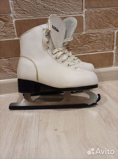 Коньки фигурные детские 29 размер