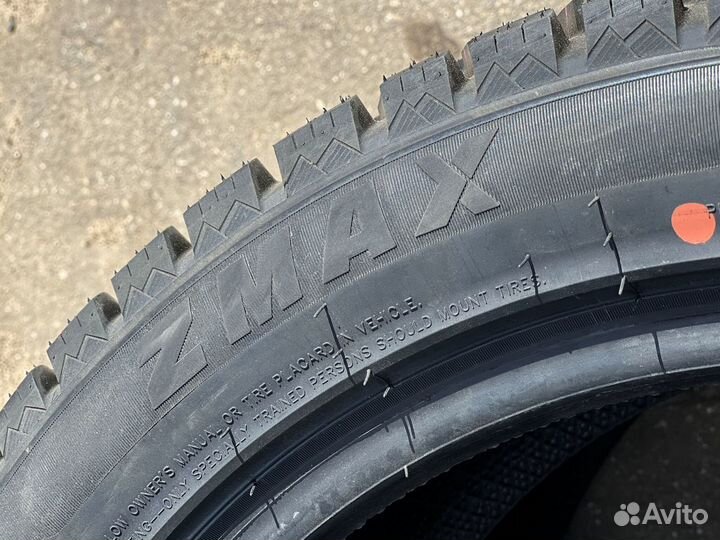 Zmax Winternova Stud II 215/45 R17 120T