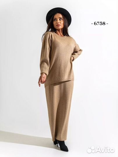 Вязаный костюм (джемпер + юбка )