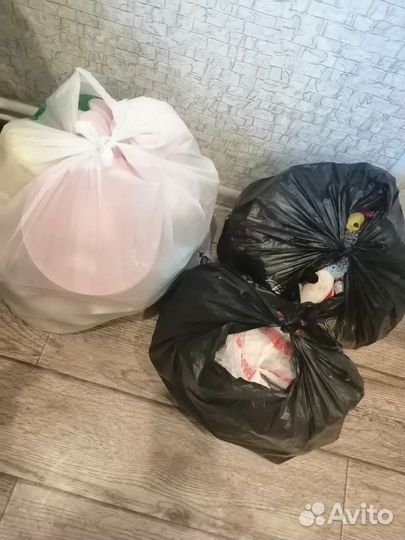 Три пакета игрушек для девочки