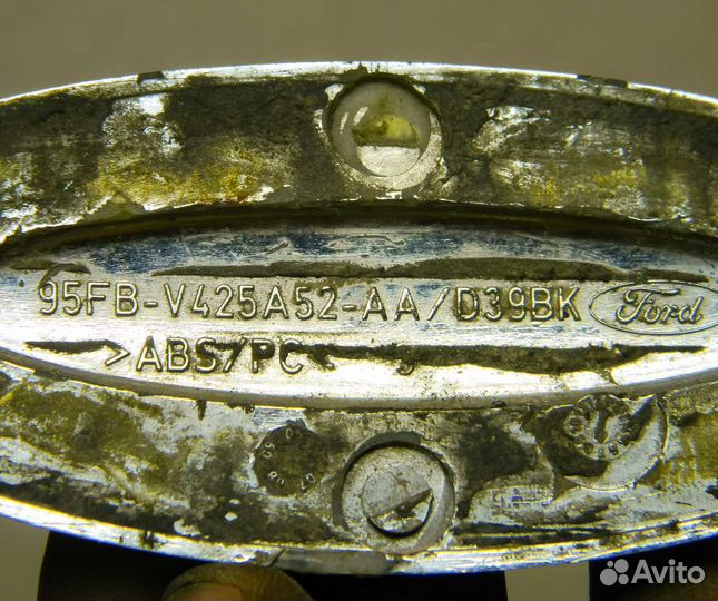 Эмблема Ford 95FB-V425A52-AA