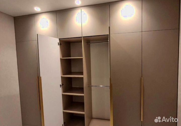 Шкаф купе с зеркалом