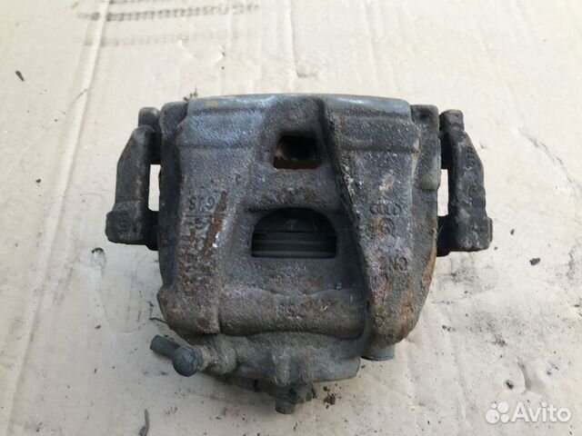 Суппорт передний левый Volkswagen Tiguan 11-17