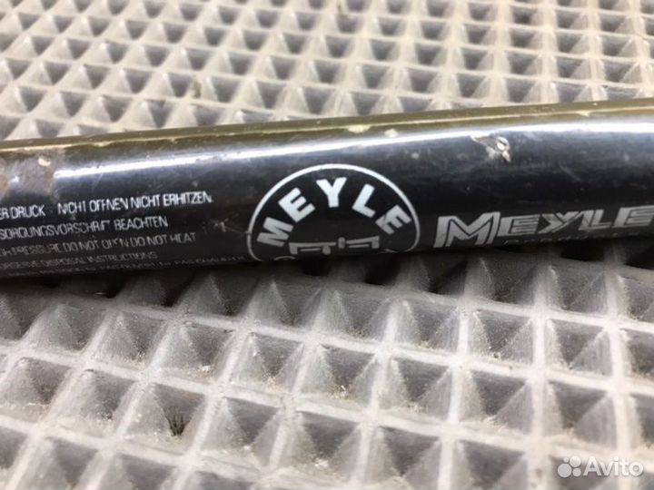 Амортизаторы багажника Volkswagen Golf MK3 AAM