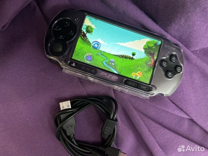 Sony PSP e 1008 street много игр