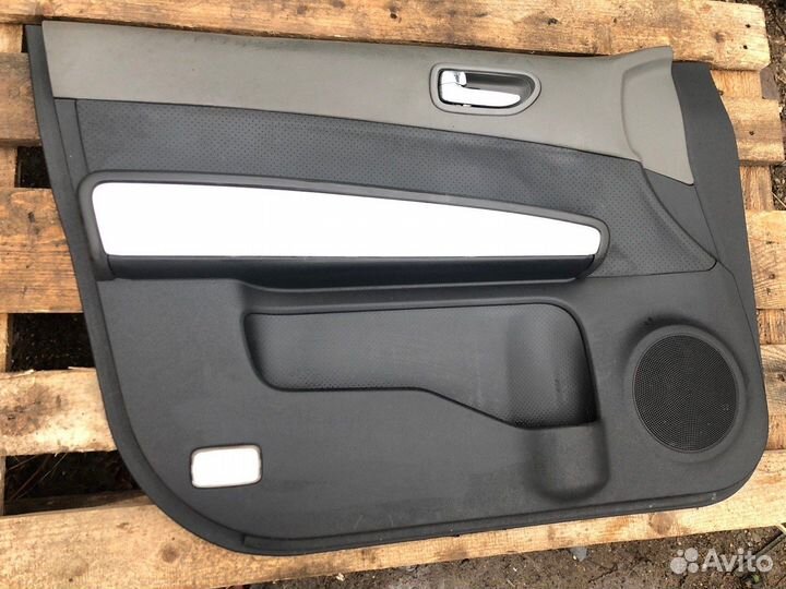 Обшивка двери передняя левая Nissan X-Trail T31