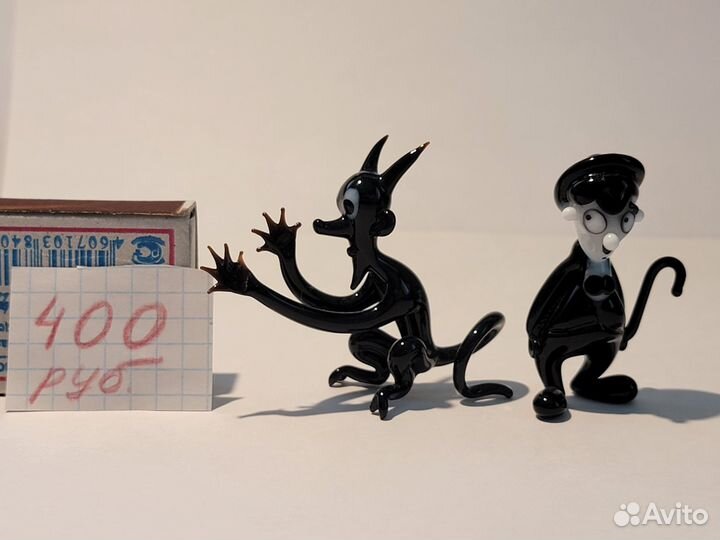 Фигурки из цветного стекла