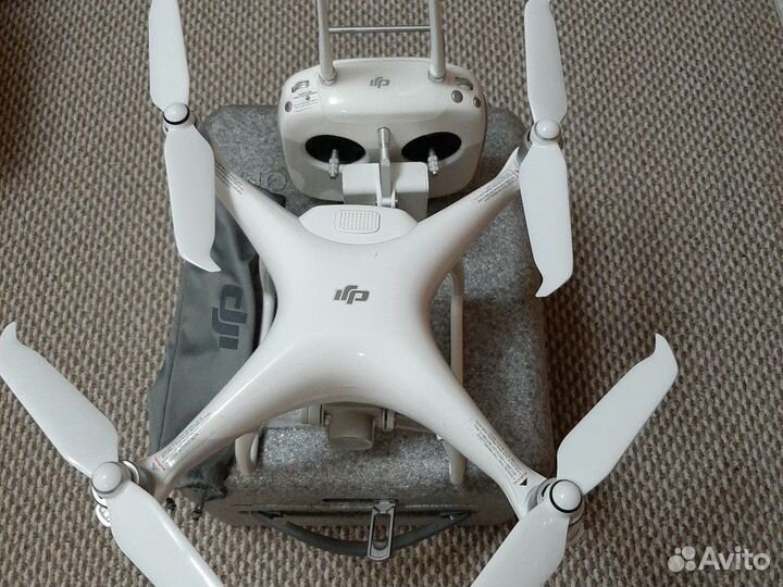 Квадрокоптер Phantom 4 про