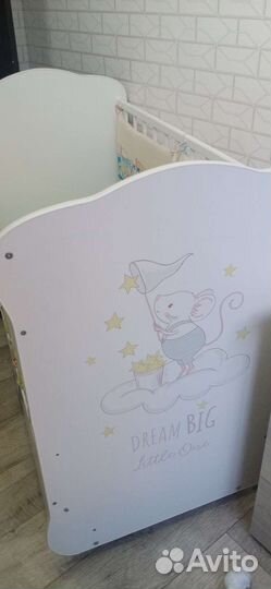 Детская кроватка с маятником и ящиком