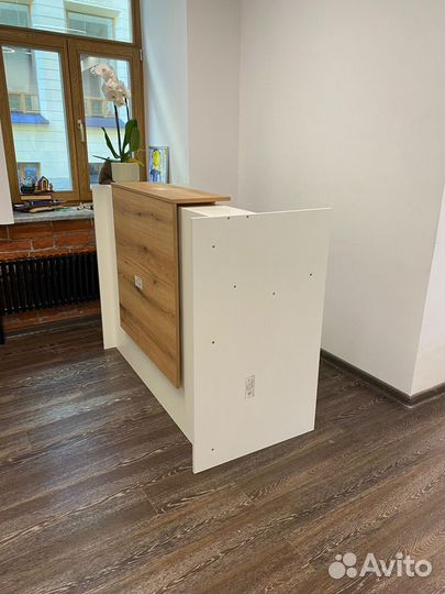 Стойка ресепшн