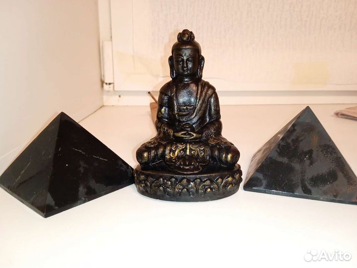 Будда и пирамиды из шунгита