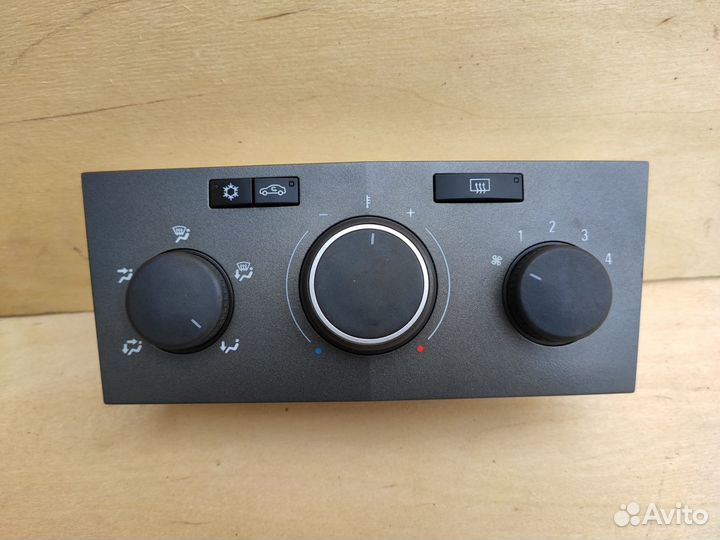 Блок управления климатом PX2 на Опель Астра Н