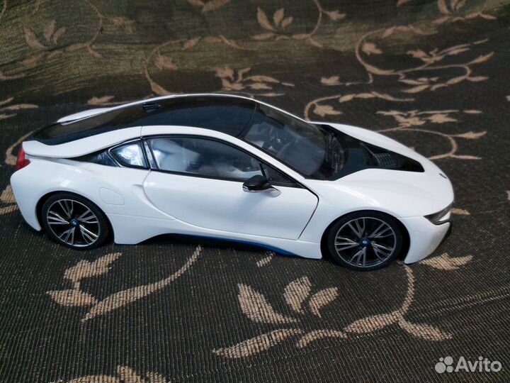 Радиоуправляемая модель BMW i8