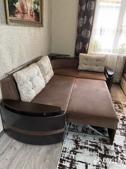 Угловой диван и кресло