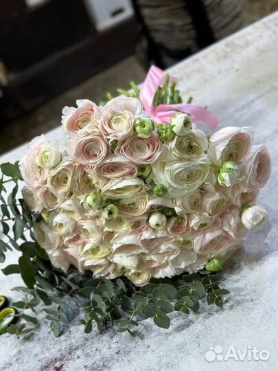 Букет из ранункулюса