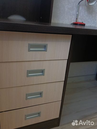 Письменный стол со шкафом