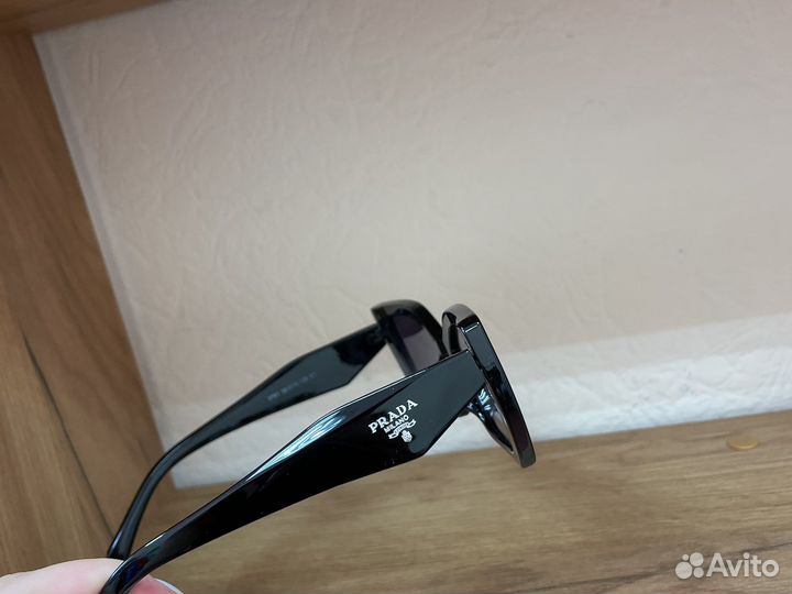 Солнцезащитные очки женские Prada