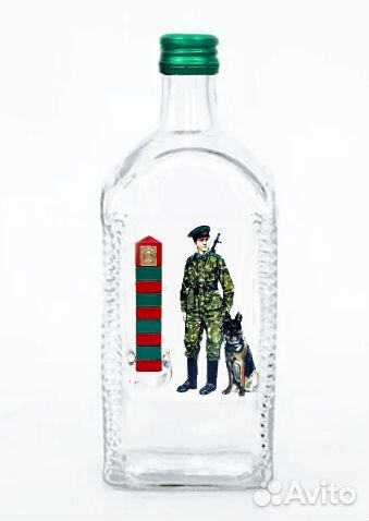 Бутылка с пограничным столбом и рисунком