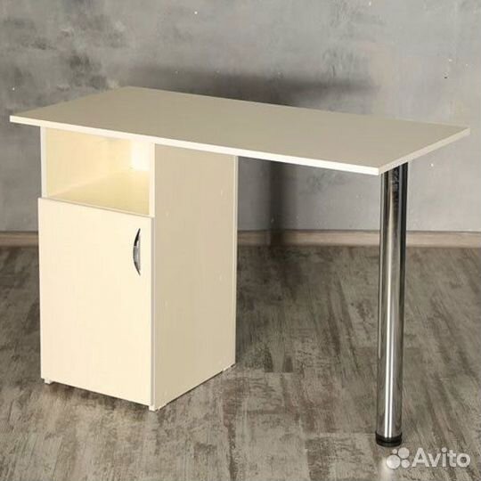 Маникюрный стол