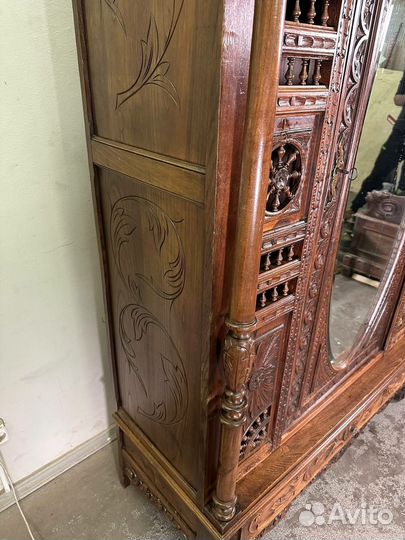 Шкаф платяной в бретонской стиле