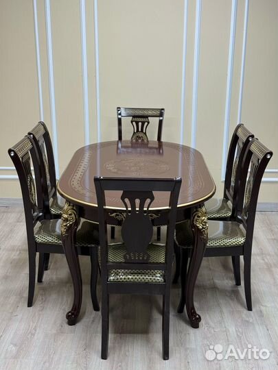 Стол и стулья