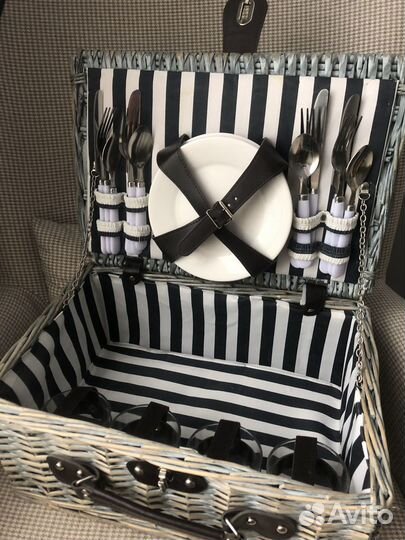 Набор для пикника в чемодане