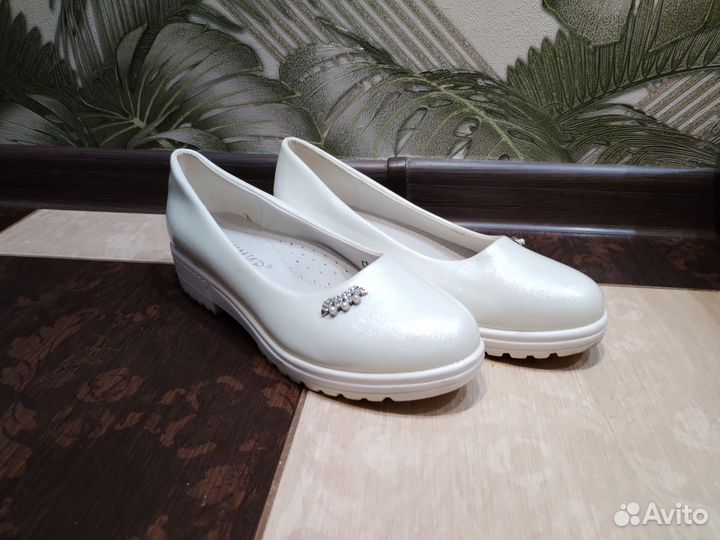 Туфли для девочки 36 размер белые бу