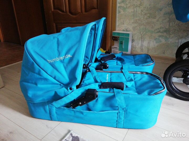 Коляска для двойни bumbleride