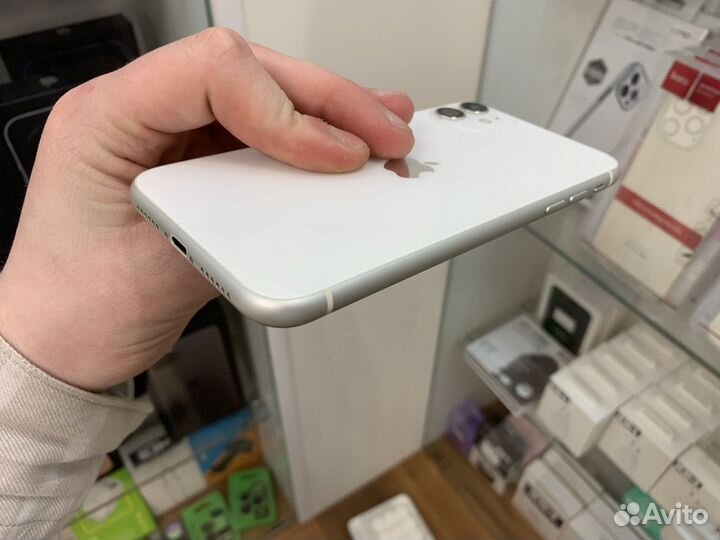 iPhone 11, 64 ГБ