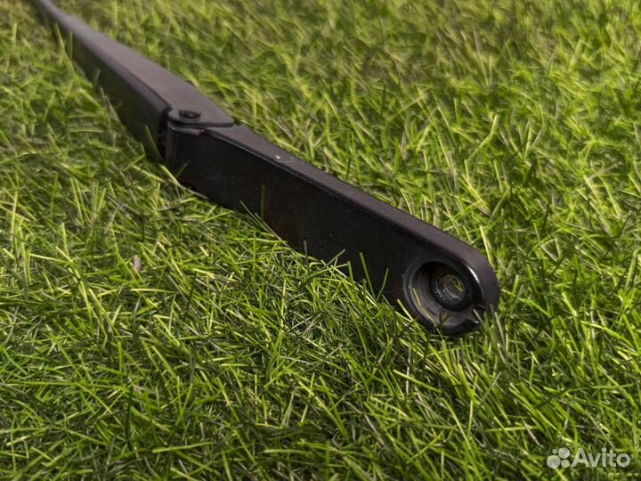 Поводок стеклоочистителя Audi A4 B9 2.0 дизель