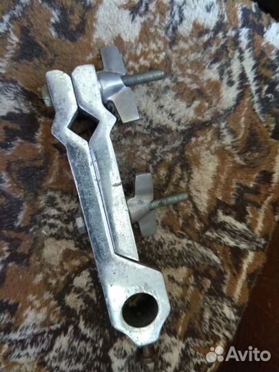 Клэмп для стоек под тарелки, томы