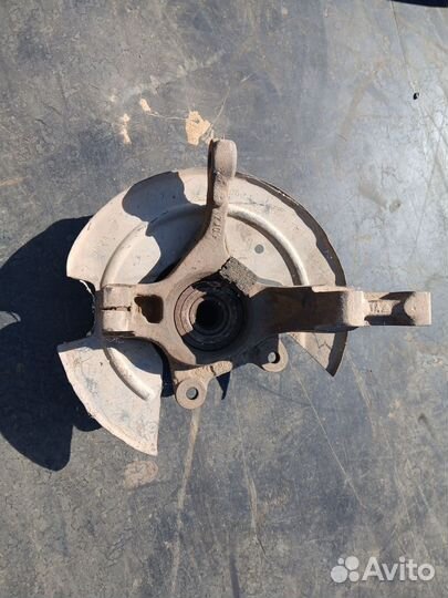 Кулак поворотный левый renault logan 1