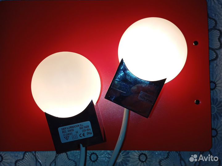 Пара светильников для ванной