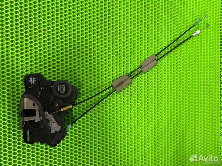 Замок двери передней левой Toyota Camry 50