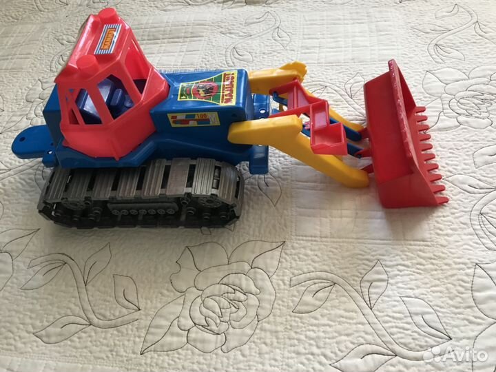 Трактор на гусеницах